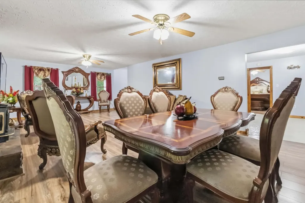 1803 Patsy Riffe Road Middleburg KY 42541