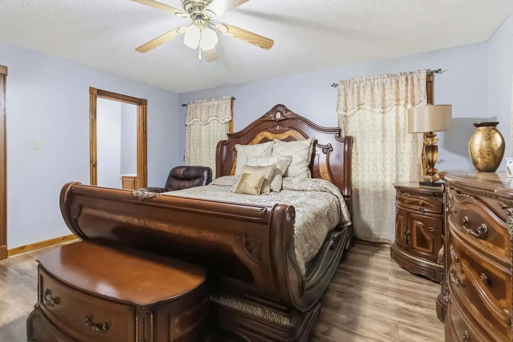 1803 Patsy Riffe Road Middleburg KY 42541