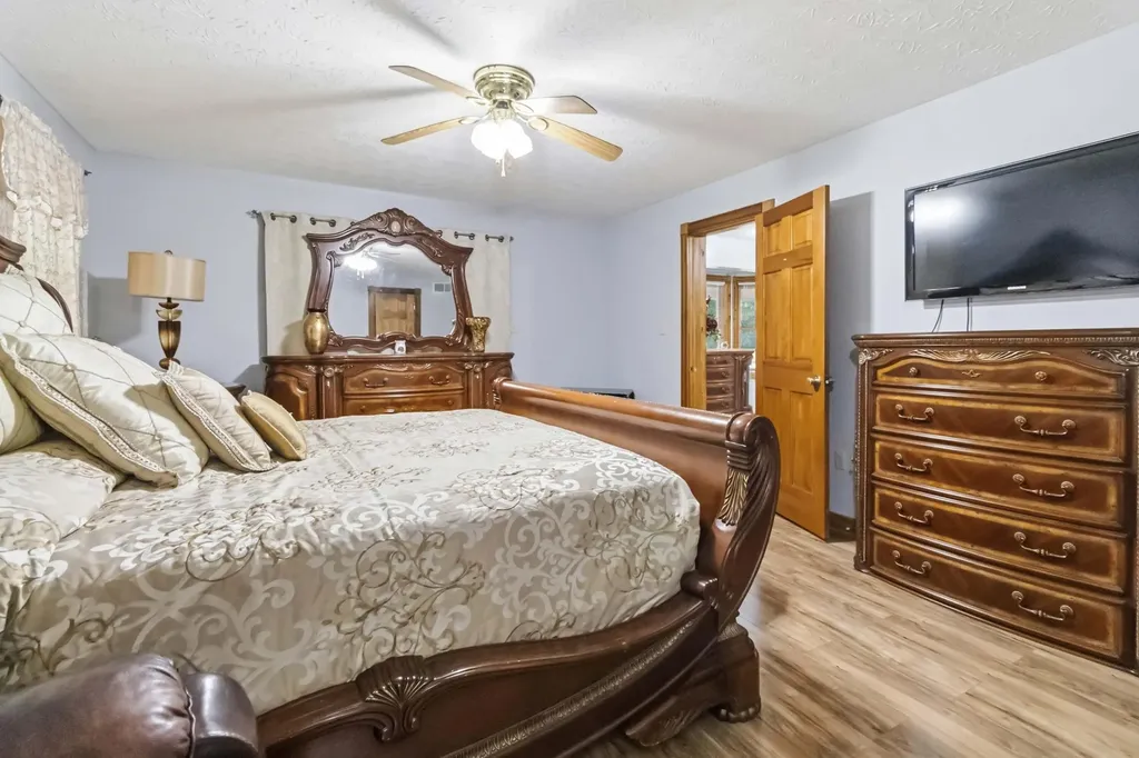1803 Patsy Riffe Road Middleburg KY 42541