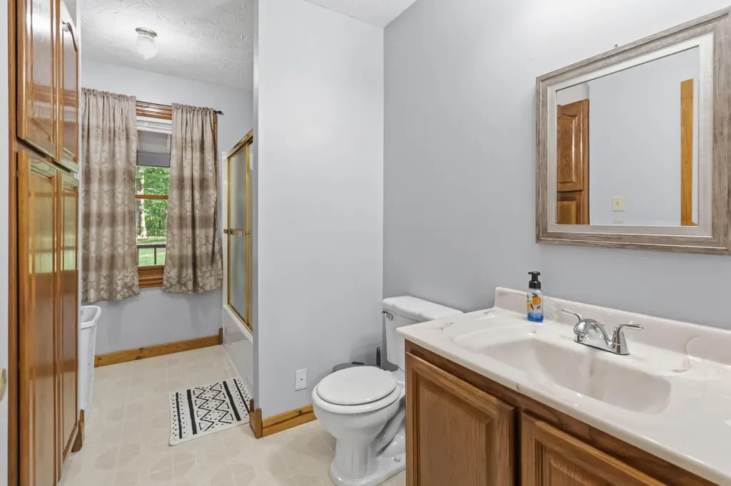 1803 Patsy Riffe Road Middleburg KY 42541