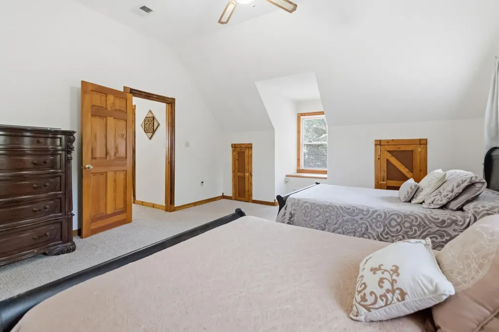 1803 Patsy Riffe Road Middleburg KY 42541