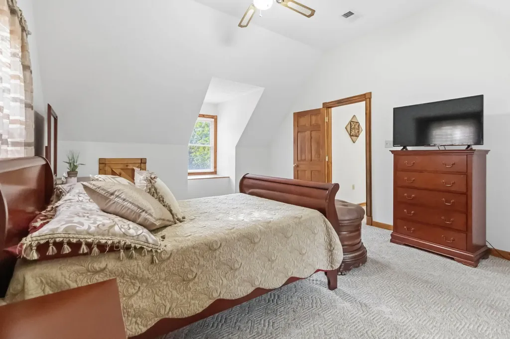 1803 Patsy Riffe Road Middleburg KY 42541