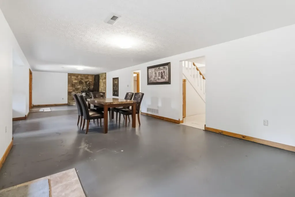 1803 Patsy Riffe Road Middleburg KY 42541