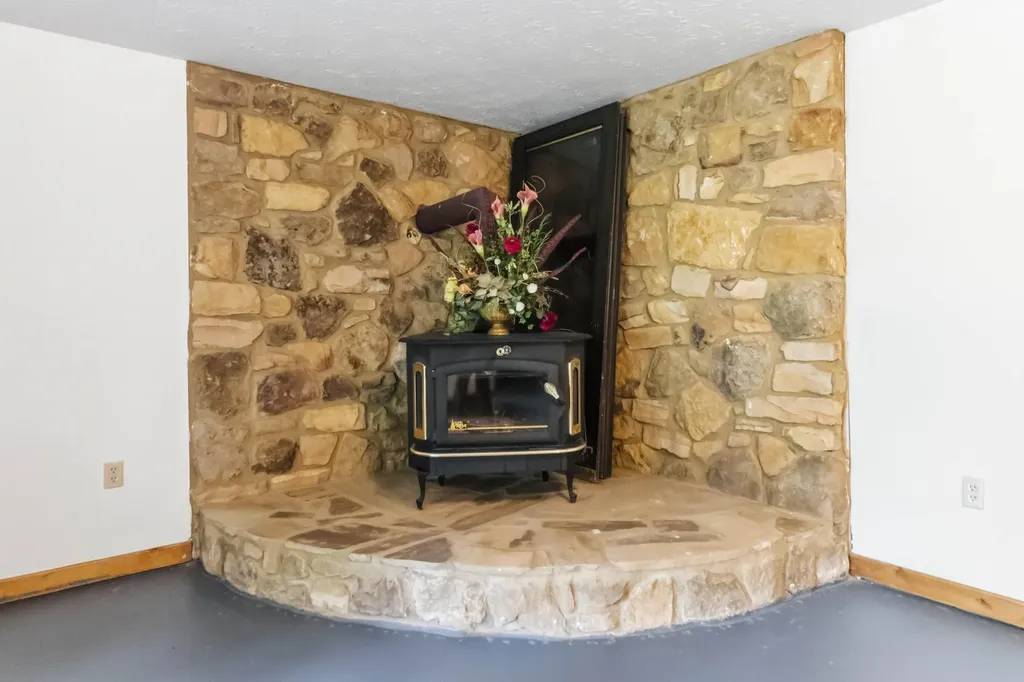1803 Patsy Riffe Road Middleburg KY 42541