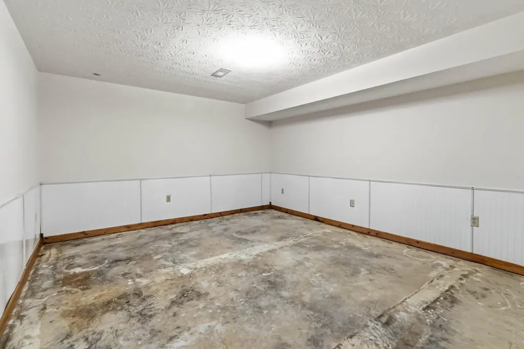 1803 Patsy Riffe Road Middleburg KY 42541