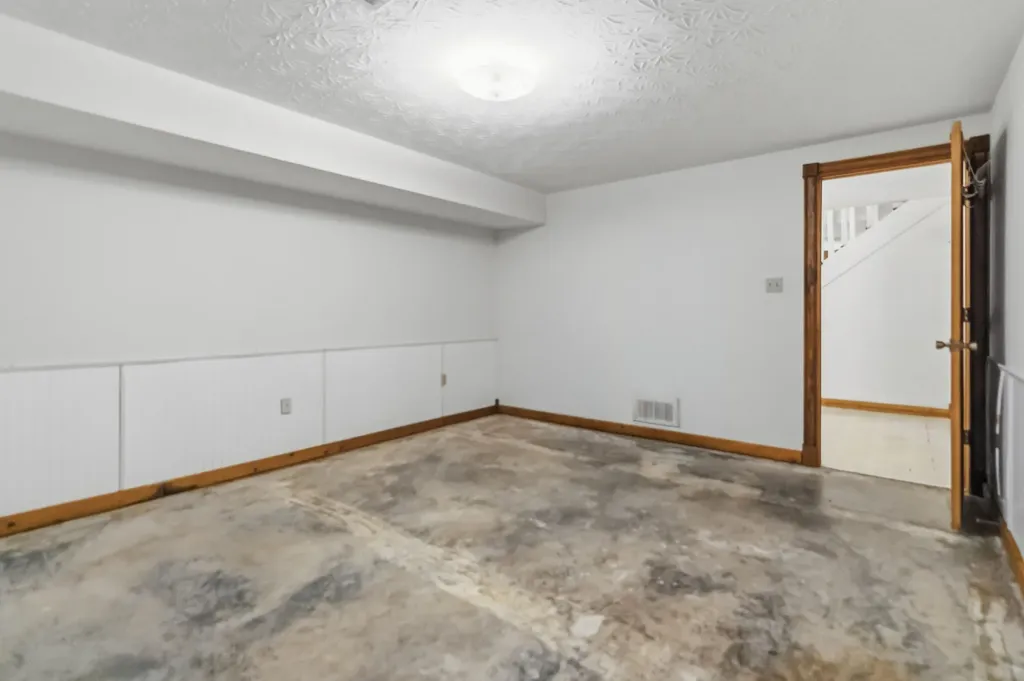 1803 Patsy Riffe Road Middleburg KY 42541