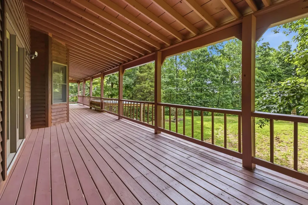 1803 Patsy Riffe Road Middleburg KY 42541