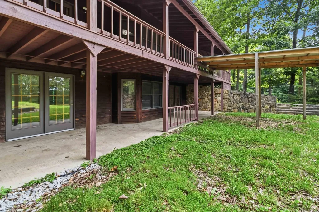 1803 Patsy Riffe Road Middleburg KY 42541