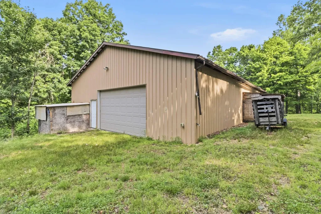 1803 Patsy Riffe Road Middleburg KY 42541