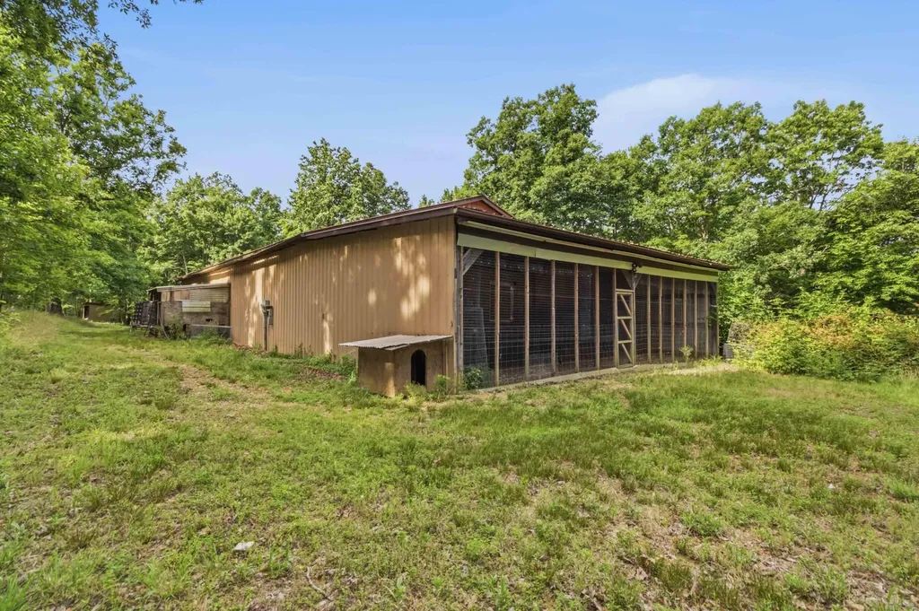 1803 Patsy Riffe Road Middleburg KY 42541