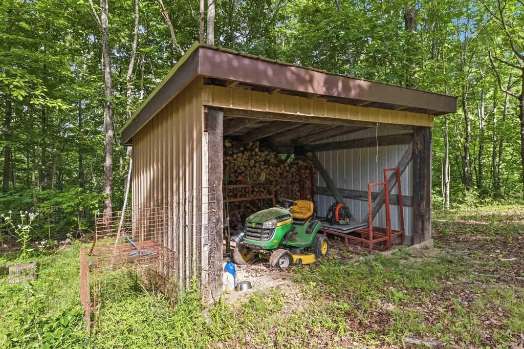 1803 Patsy Riffe Road Middleburg KY 42541