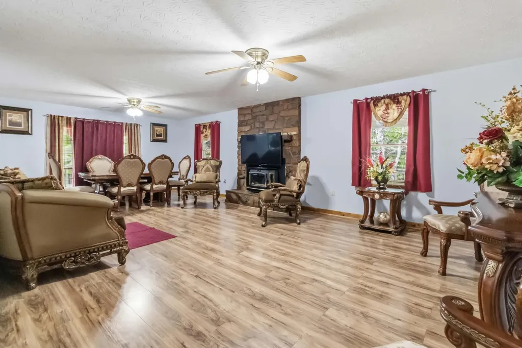 1803 Patsy Riffe Road Middleburg KY 42541