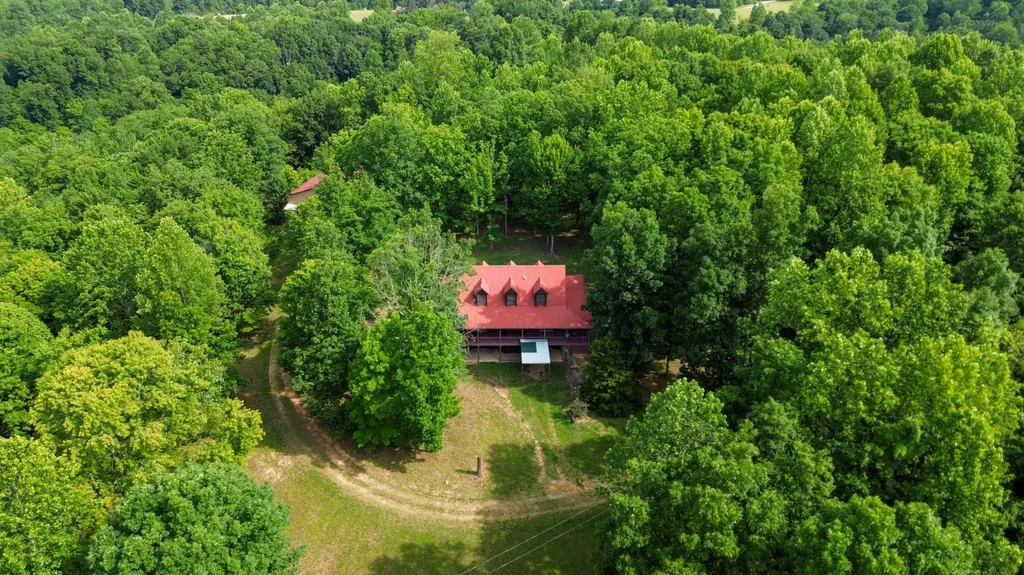 1803 Patsy Riffe Road Middleburg KY 42541
