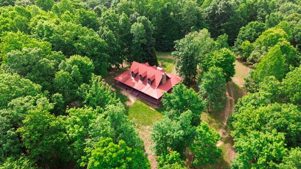 1803 Patsy Riffe Road Middleburg KY 42541