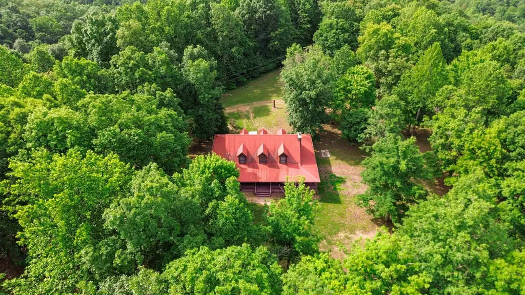 1803 Patsy Riffe Road Middleburg KY 42541