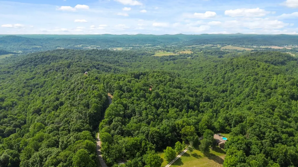 1803 Patsy Riffe Road Middleburg KY 42541