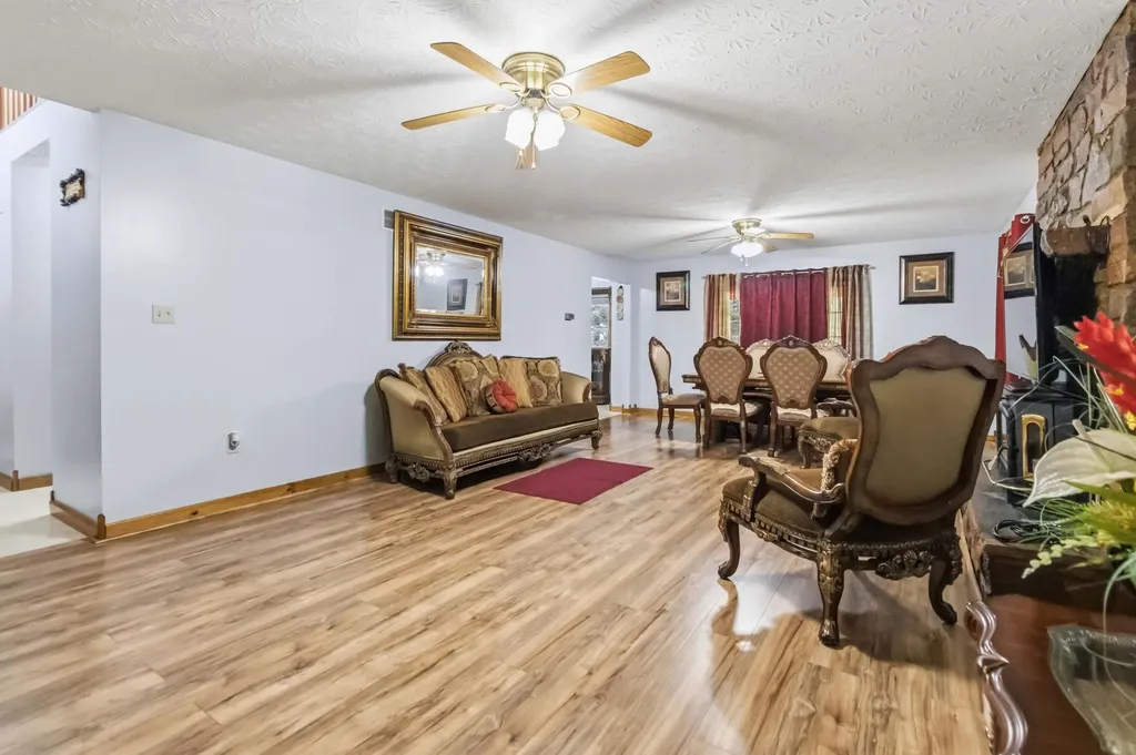 1803 Patsy Riffe Road Middleburg KY 42541