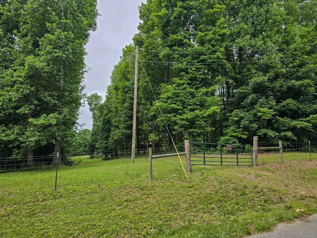 1803 Patsy Riffe Road Middleburg KY 42541