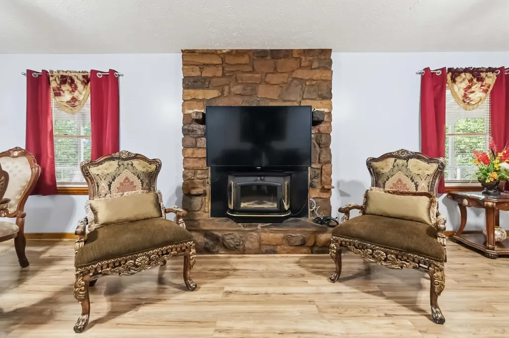 1803 Patsy Riffe Road Middleburg KY 42541