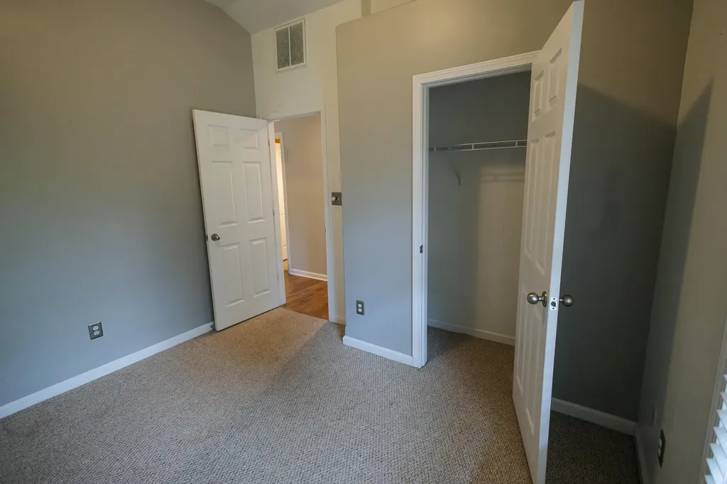 464 Mcconnells Trace Lexington KY 40511