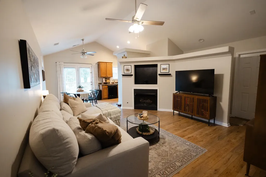464 Mcconnells Trace Lexington KY 40511