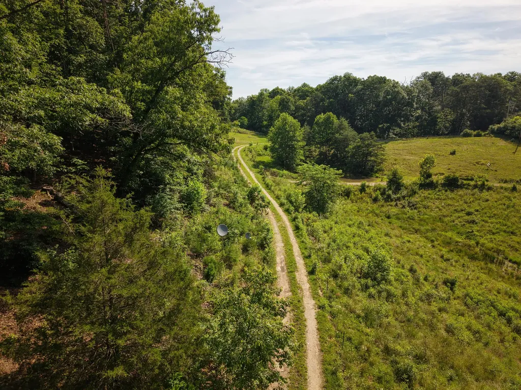 955 Right Angle Road Winchester KY 40391