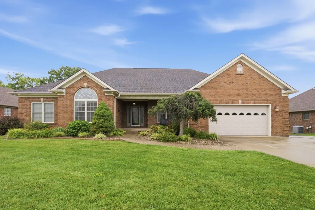 1092 Scenic Garden Lawrenceburg KY 40342
