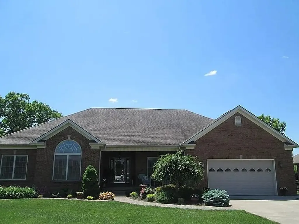 1092 Scenic Garden Lawrenceburg KY 40342