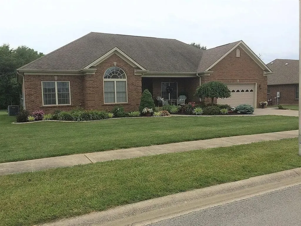 1092 Scenic Garden Lawrenceburg KY 40342