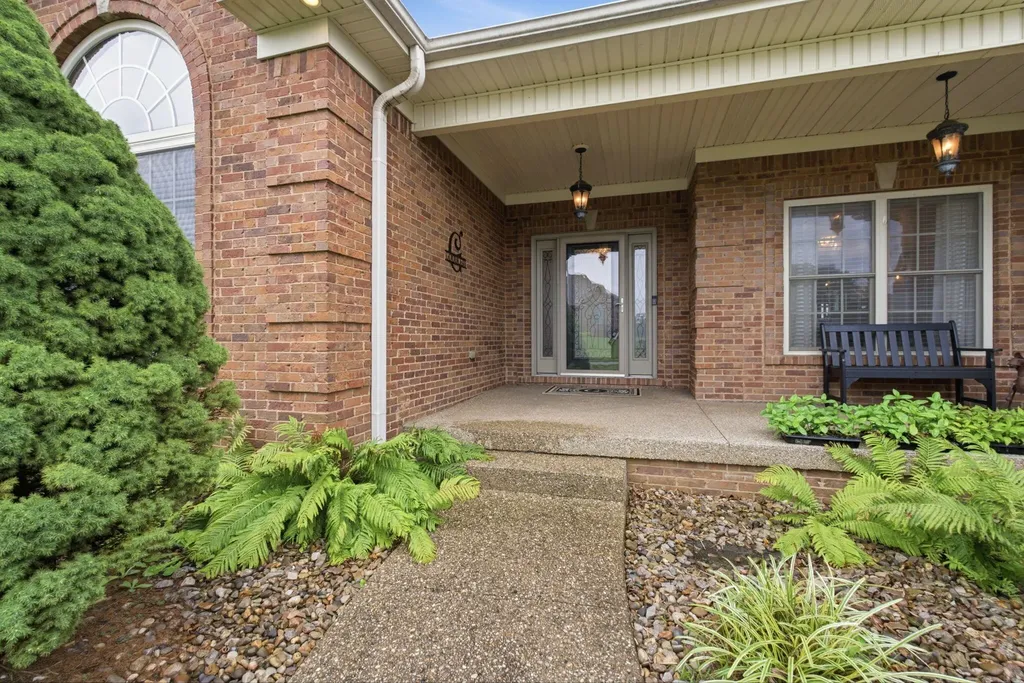 1092 Scenic Garden Lawrenceburg KY 40342