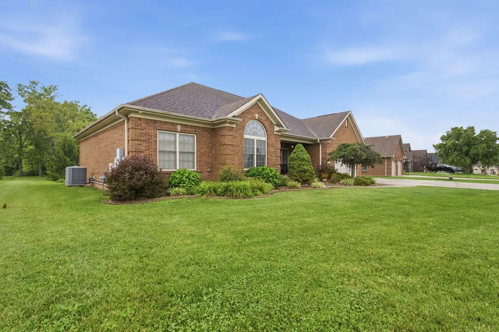 1092 Scenic Garden Lawrenceburg KY 40342