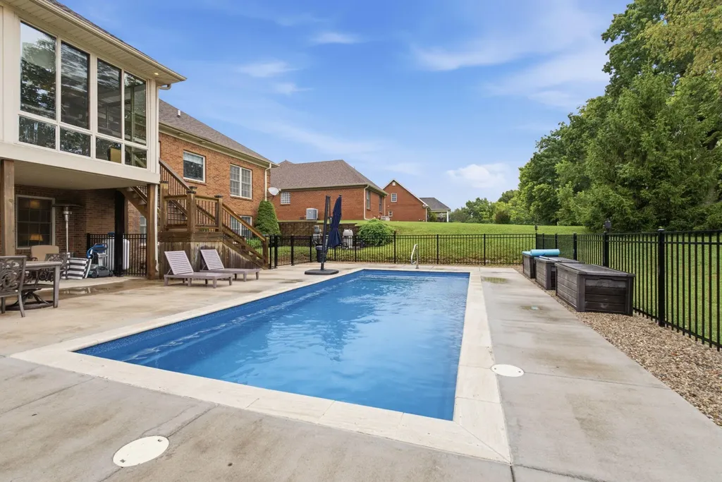 1092 Scenic Garden Lawrenceburg KY 40342