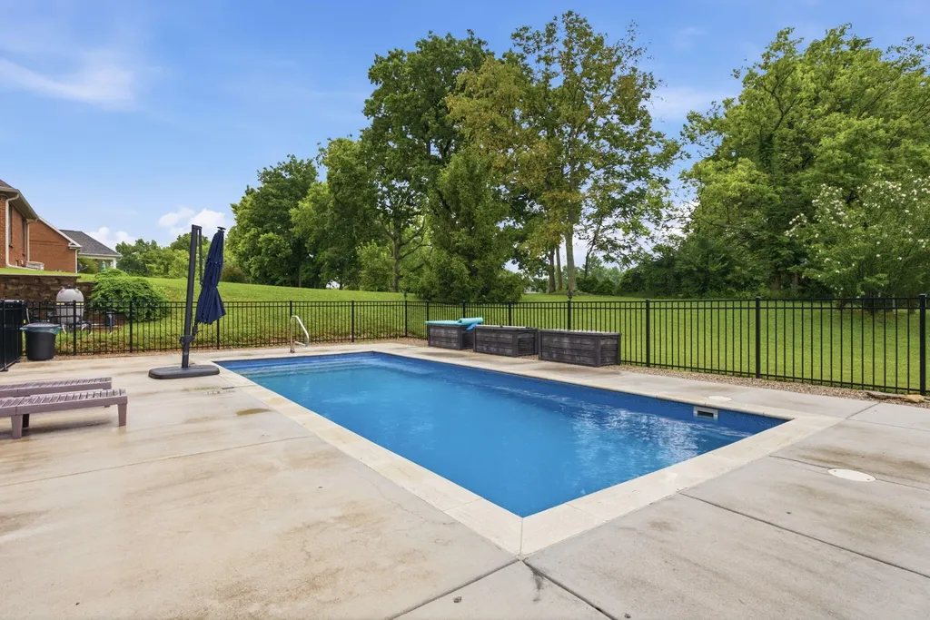 1092 Scenic Garden Lawrenceburg KY 40342