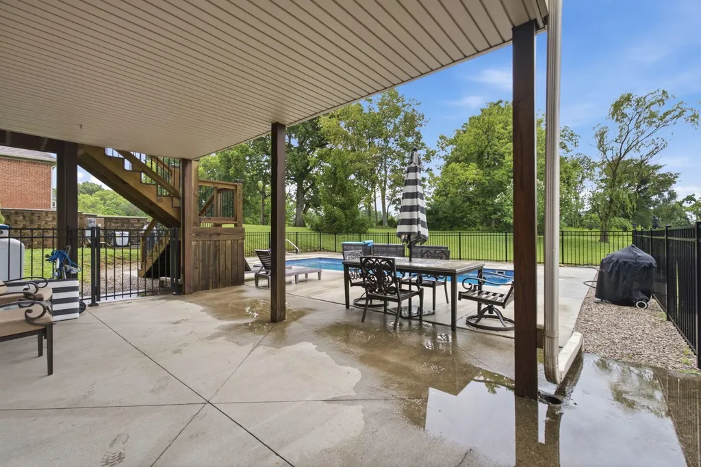 1092 Scenic Garden Lawrenceburg KY 40342