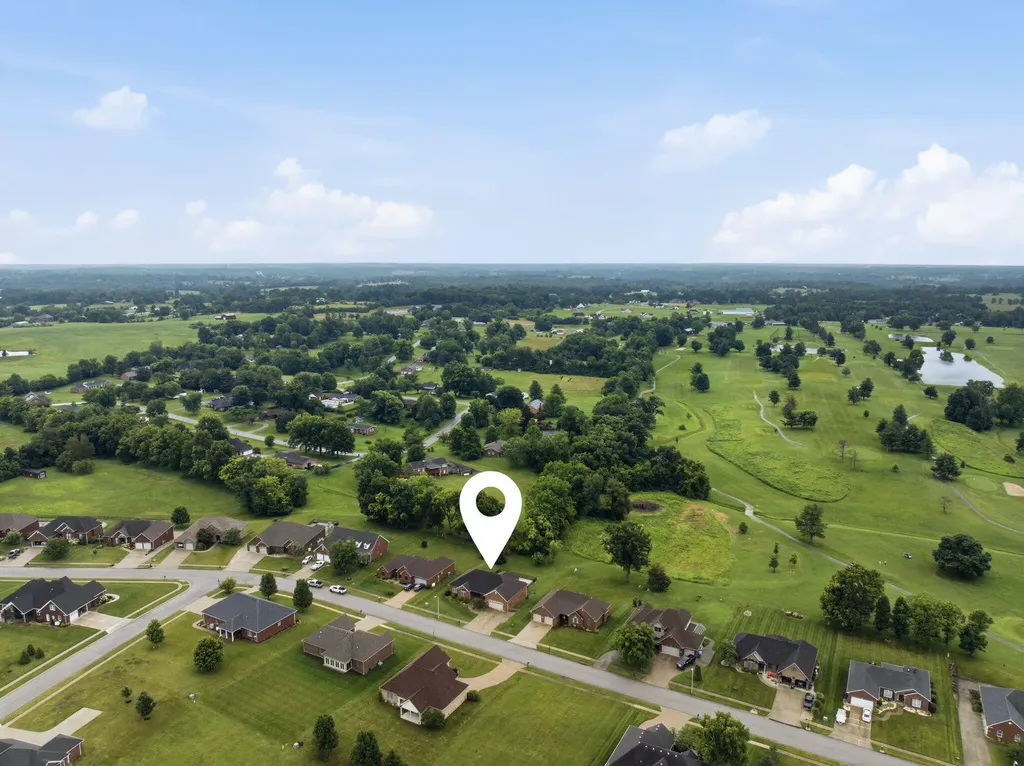 1092 Scenic Garden Lawrenceburg KY 40342