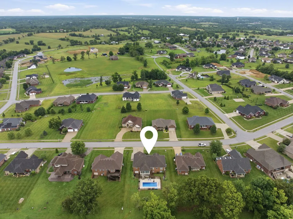 1092 Scenic Garden Lawrenceburg KY 40342