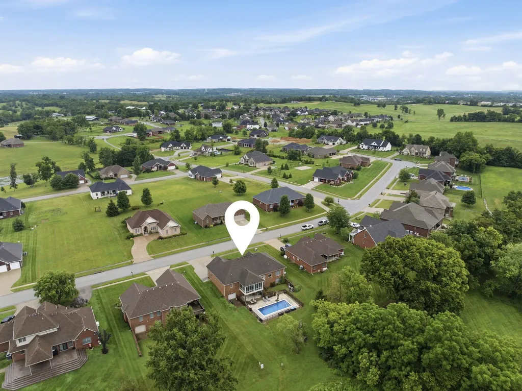 1092 Scenic Garden Lawrenceburg KY 40342