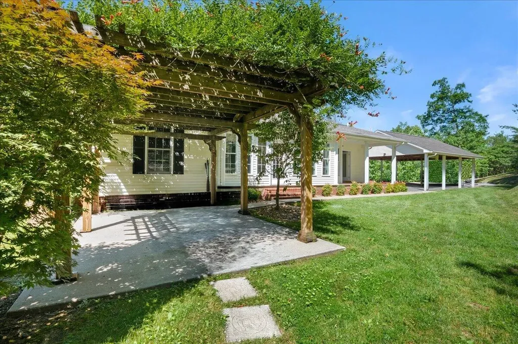 342 Jarve Hollow Road Manchester KY 40962