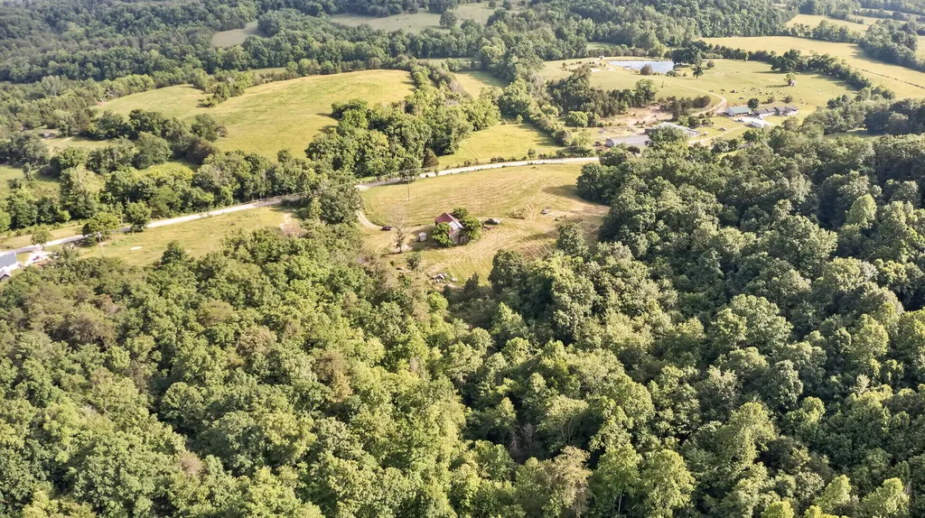 2953 Harmons Lick Road Crab Orchard KY 40419