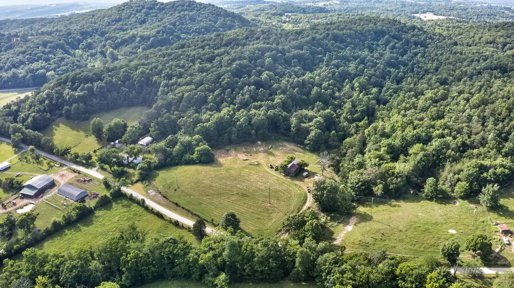 2953 Harmons Lick Road Crab Orchard KY 40419