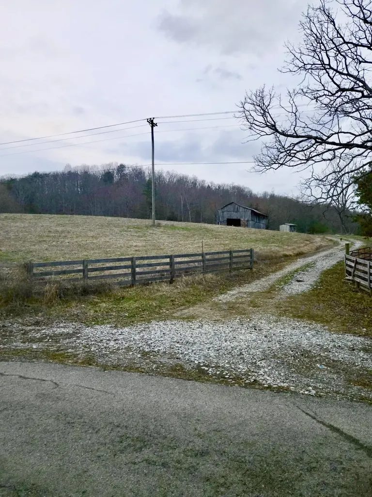 2953 Harmons Lick Road Crab Orchard KY 40419