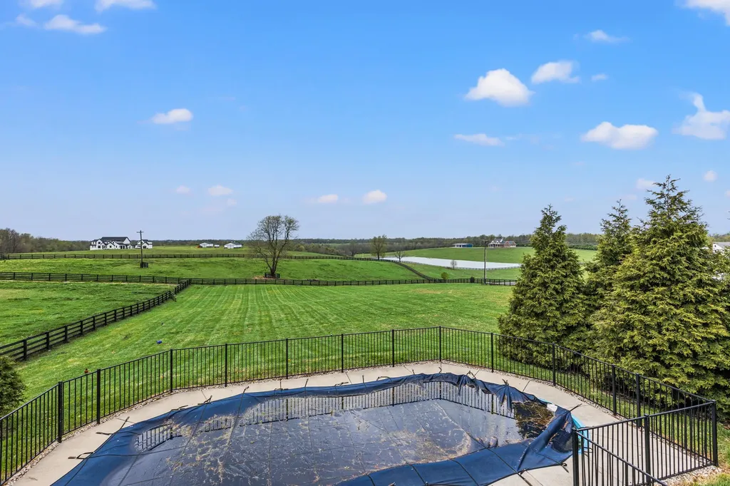 5121 Jacks Creek Pike Lexington KY 40515