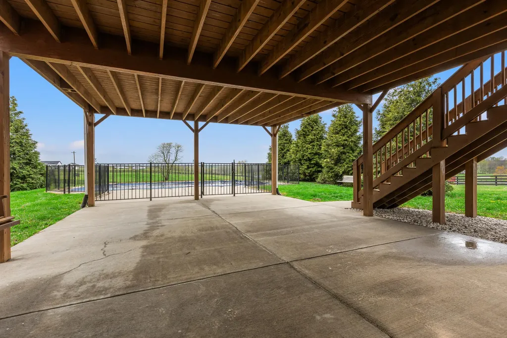 5121 Jacks Creek Pike Lexington KY 40515