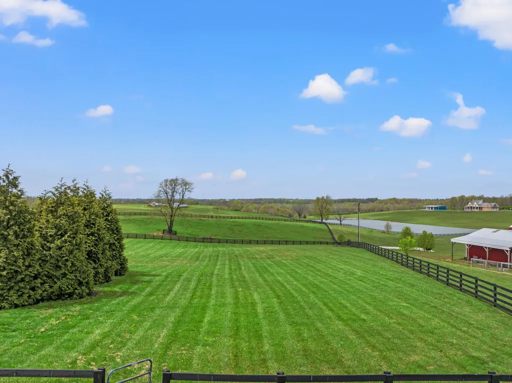 5121 Jacks Creek Pike Lexington KY 40515