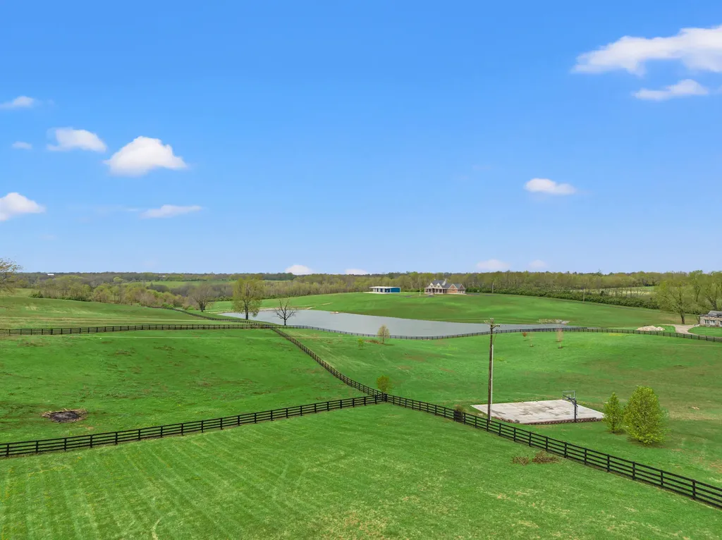 5121 Jacks Creek Pike Lexington KY 40515