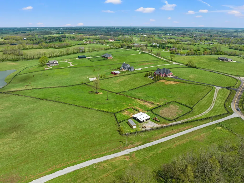 5121 Jacks Creek Pike Lexington KY 40515