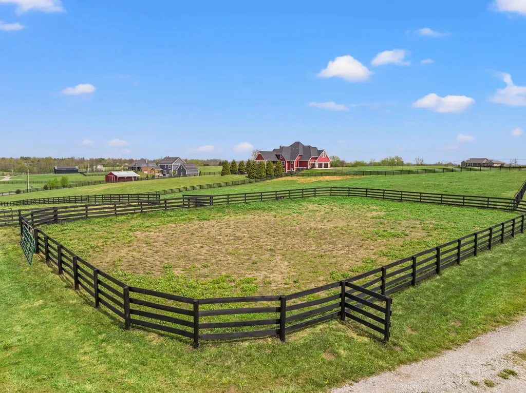 5121 Jacks Creek Pike Lexington KY 40515