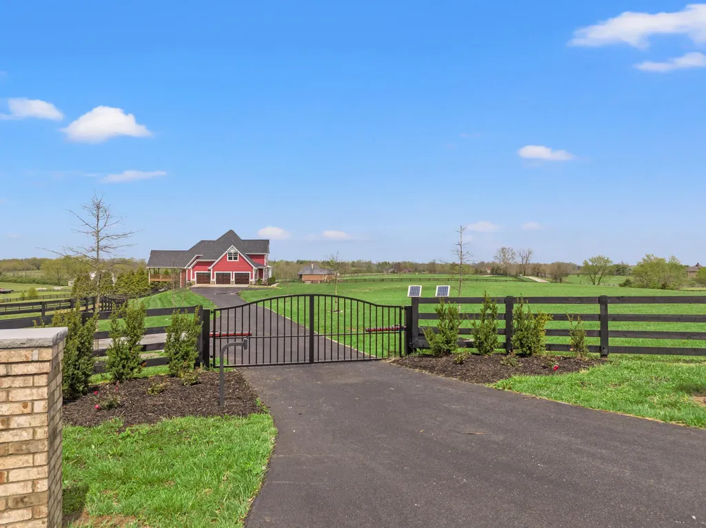 5121 Jacks Creek Pike Lexington KY 40515