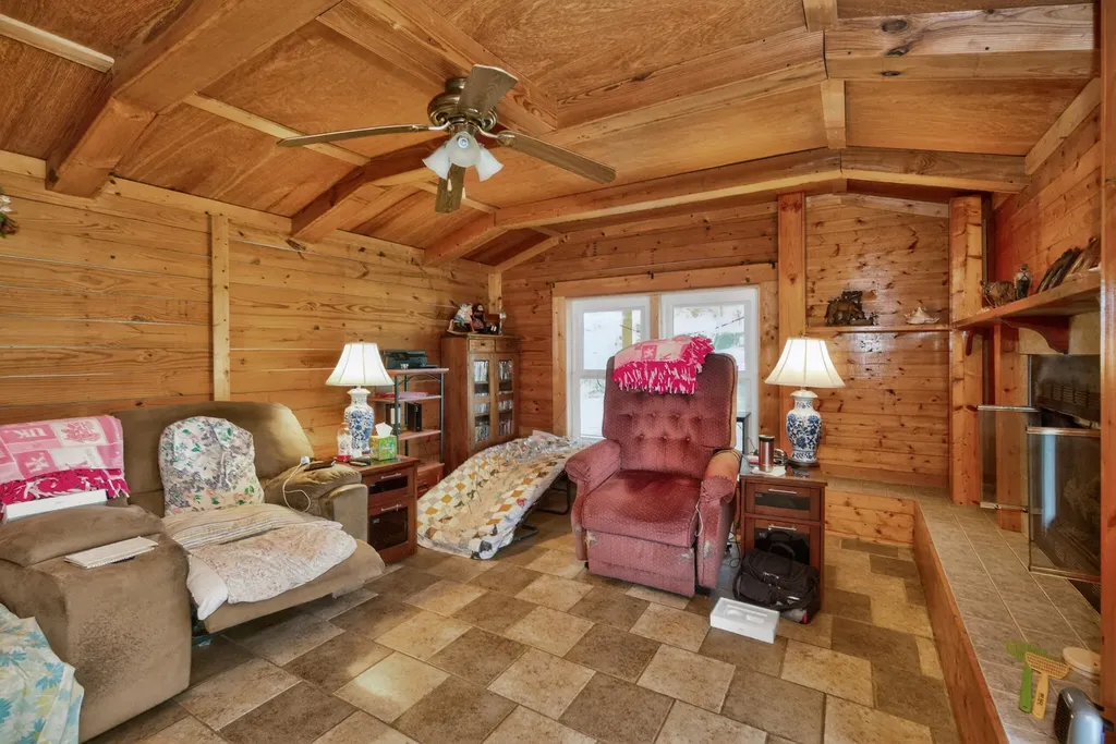 978 State Highway 1064 Woodbine KY 40771