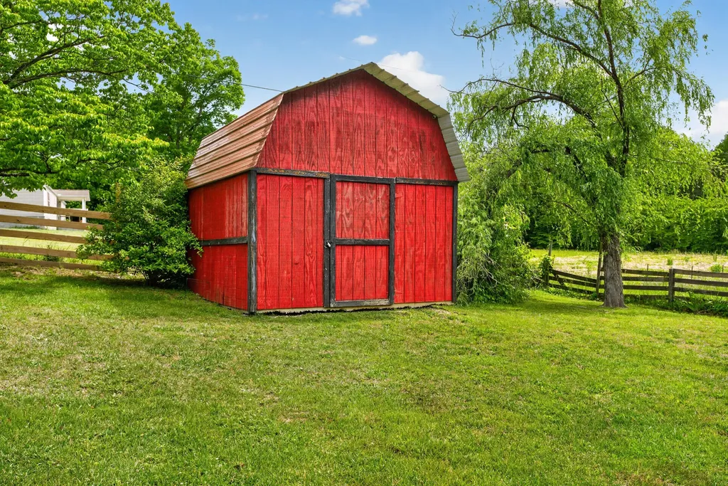 978 State Highway 1064 Woodbine KY 40771